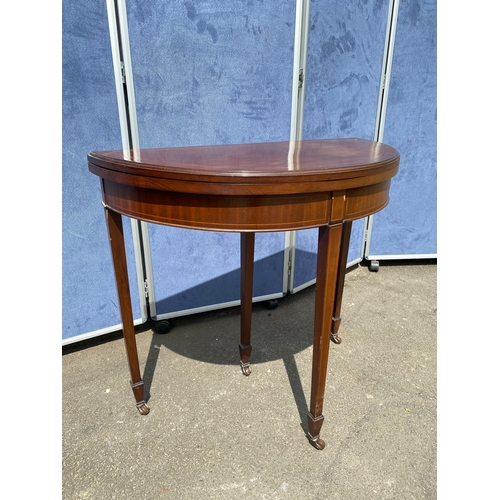 266 - Mahogany inlaid green velvet card table

Please see images for dimensions