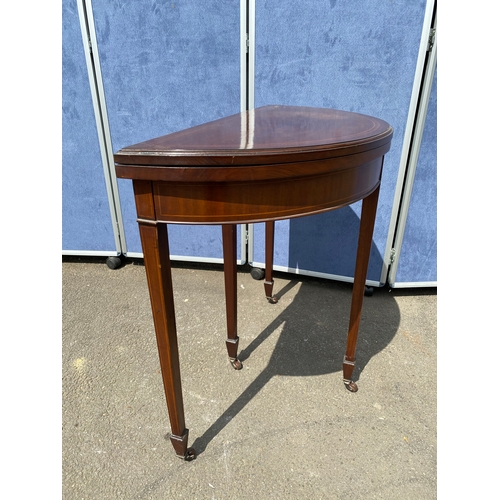 266 - Mahogany inlaid green velvet card table

Please see images for dimensions