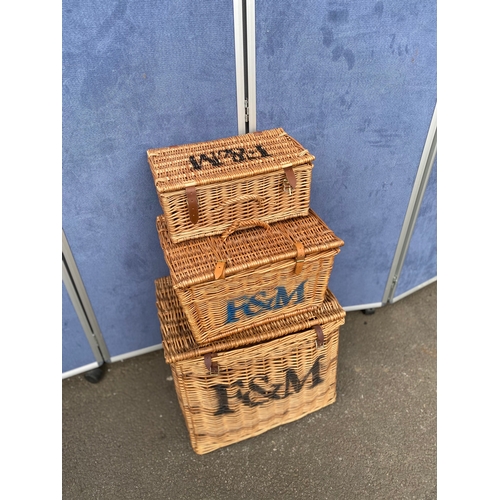 268 - A quantity of traditional wicker Fortnum & Mason baskets/hampers