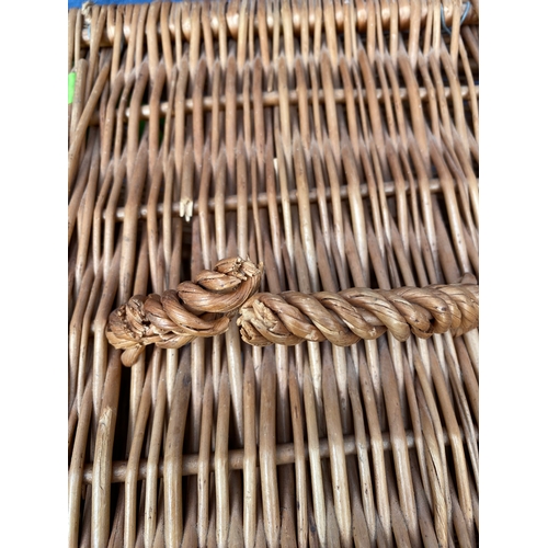 268 - A quantity of traditional wicker Fortnum & Mason baskets/hampers