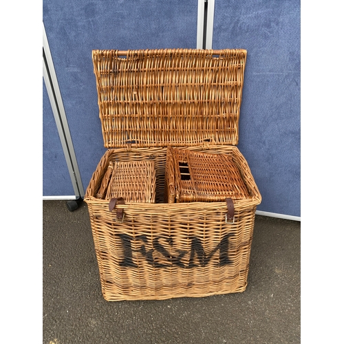 268 - A quantity of traditional wicker Fortnum & Mason baskets/hampers