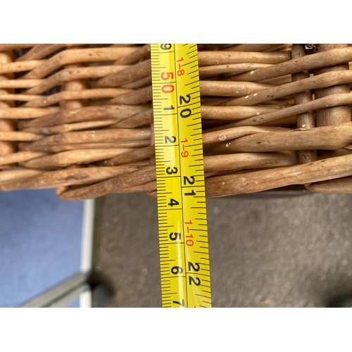 268 - A quantity of traditional wicker Fortnum & Mason baskets/hampers