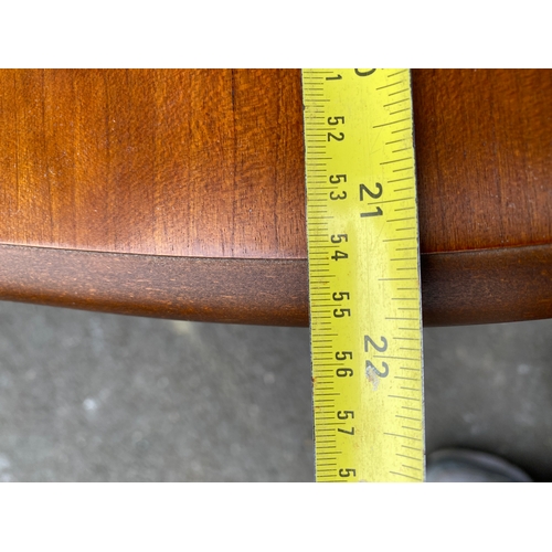 286 - Nest of three burr walnut tables.

Dimensions of largest provided for reference.