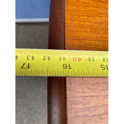 286 - Nest of three burr walnut tables.

Dimensions of largest provided for reference.