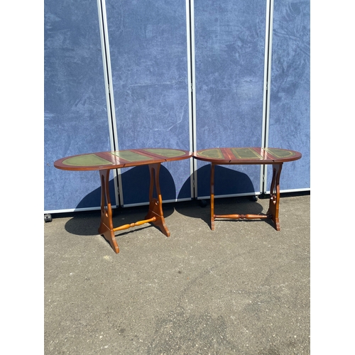 287 - A pair of small Vintage inlaid green leather drop leaf coffee/side tables

See images for dimensions... 