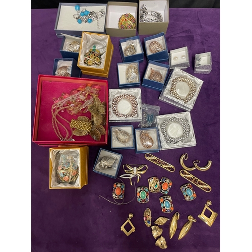 84 - Quantity of new and used costume jewellery, earrings, pendants, necklaces