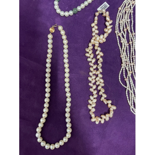 87 - Lot of Five Mother Pearl Necklaces with 9ct -14ct yellow gold clasps