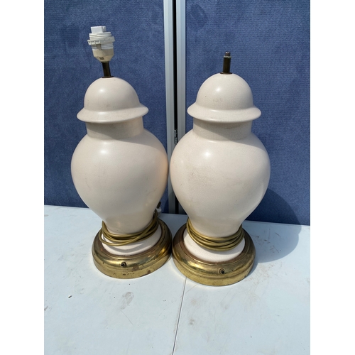 292 - A pair of Ceramic ginger jar/Chinese pot style table lamps