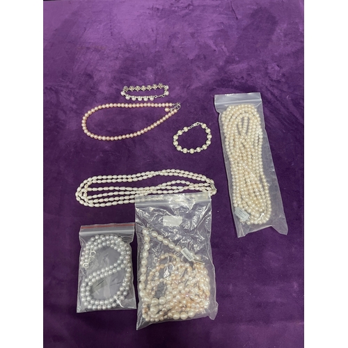 88 - Lot of pearl bracelets and necklaces with .925 silver clasps