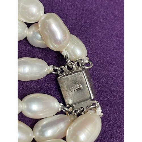 88 - Lot of pearl bracelets and necklaces with .925 silver clasps