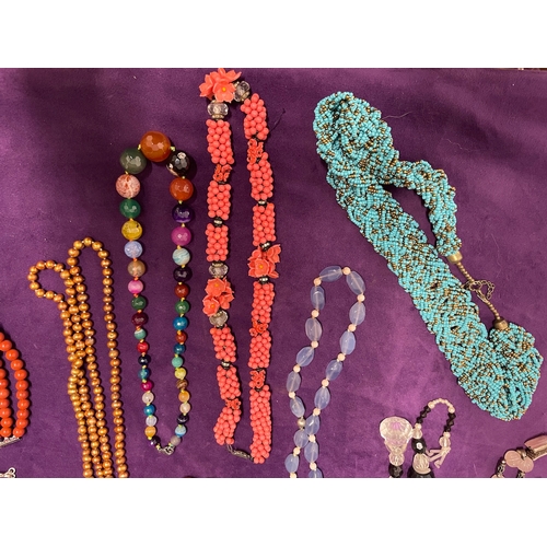 89 - Quantity of various coloured necklaces / some glass beads / pearls some with 375 stamped gold clasps