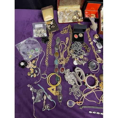 91 - Large quantity of vintage costume jewellery with some 925 silver