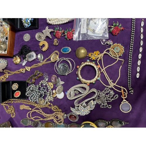 91 - Large quantity of vintage costume jewellery with some 925 silver