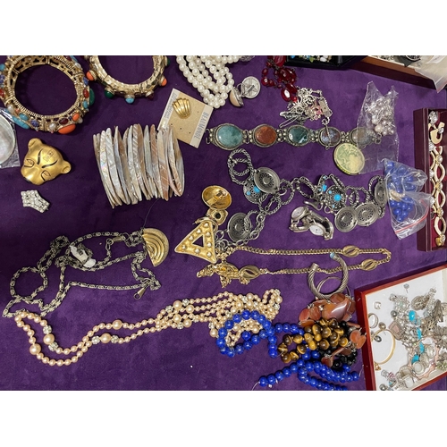 91 - Large quantity of vintage costume jewellery with some 925 silver