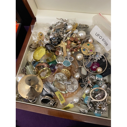 91 - Large quantity of vintage costume jewellery with some 925 silver