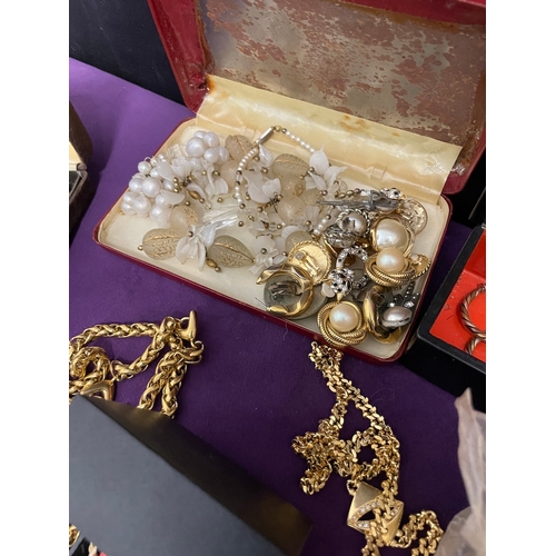 91 - Large quantity of vintage costume jewellery with some 925 silver