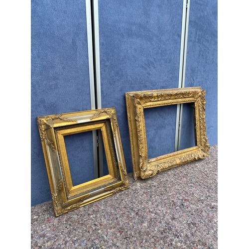 334 - Two vintage picture frames. 

Dimensions in images are provided for inside measurements as well.