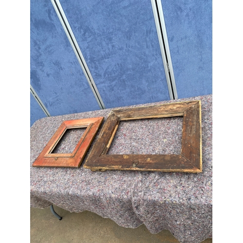 334 - Two vintage picture frames. 

Dimensions in images are provided for inside measurements as well.