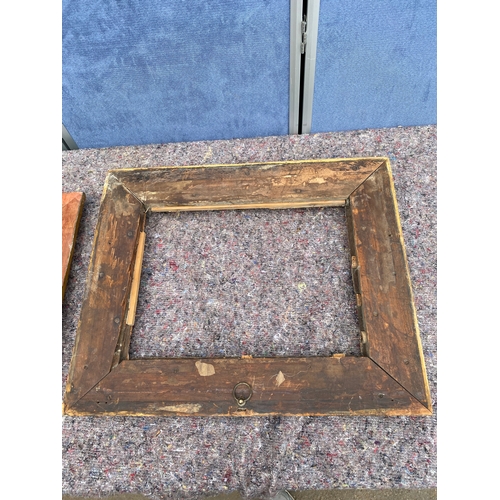 334 - Two vintage picture frames. 

Dimensions in images are provided for inside measurements as well.