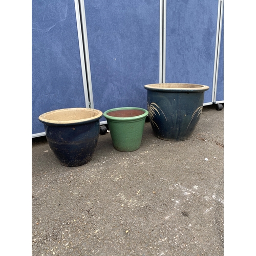 395 - A lot of miscellaneous plant pots 

Dimensions in images of largest for reference