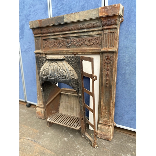 413 - Vintage cast iron fireplace set up.

Dimensions of Fire surround in images for reference.