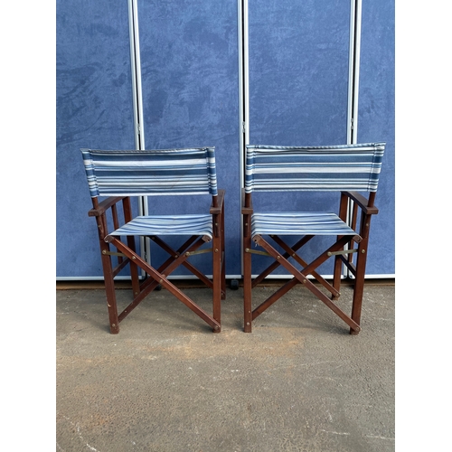 416 - A pair of directors/foldable chairs