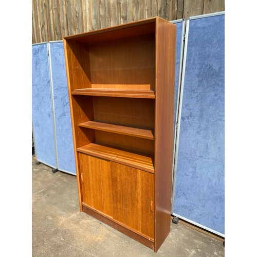 422 - Teak bookshelf 

Dimensions - 11