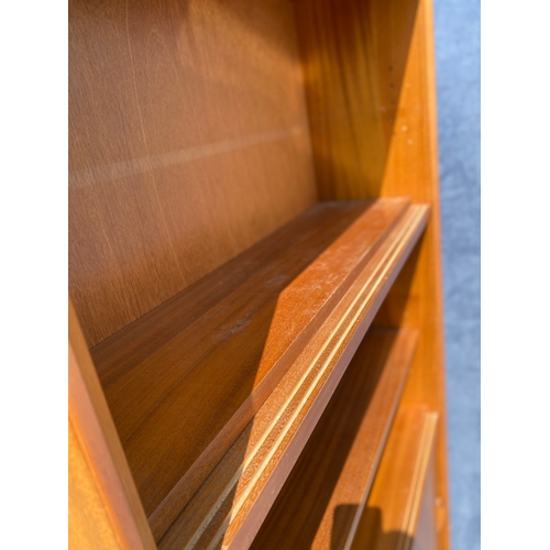 422 - Teak bookshelf 

Dimensions - 11