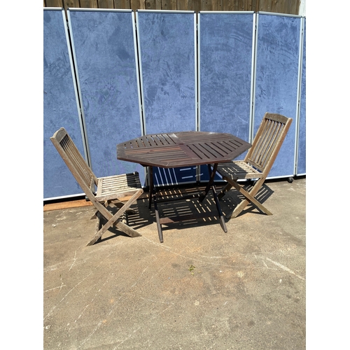 461 - Octagonal garden table and two chairs