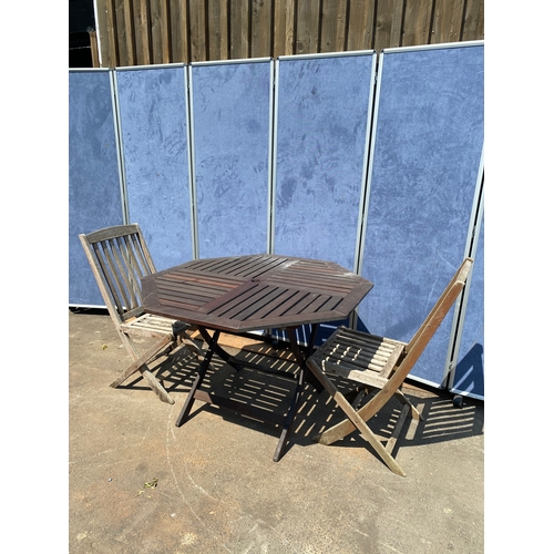 461 - Octagonal garden table and two chairs