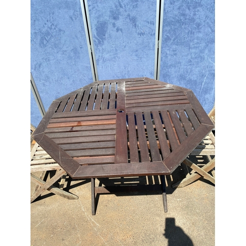 461 - Octagonal garden table and two chairs