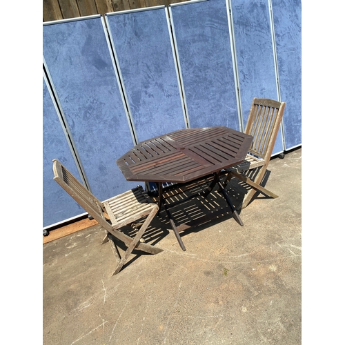 461 - Octagonal garden table and two chairs