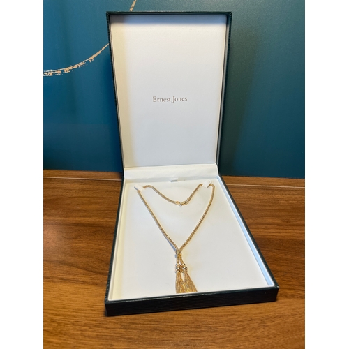 106 - 9ct yellow gold necklace with tassel pendants 10.6