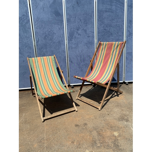 463 - A lot of two sun loungers/deckchairs