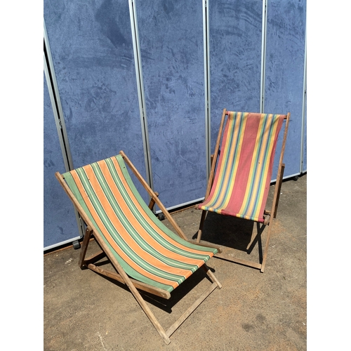 463 - A lot of two sun loungers/deckchairs