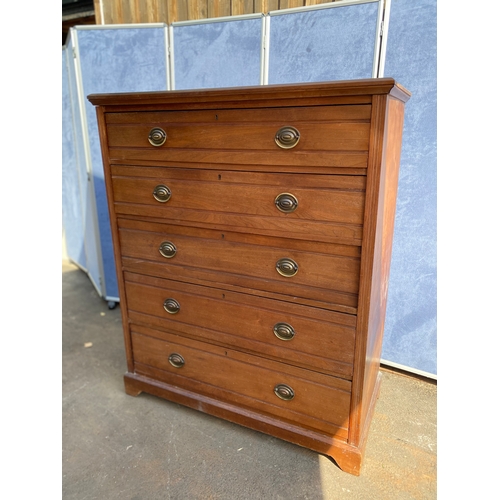 478 - Beautiful five drawer chest of drawers

Dimensions -  55.5