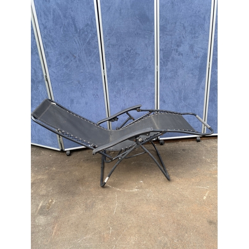 495 - A pair of recliner/ foldable sun loungers