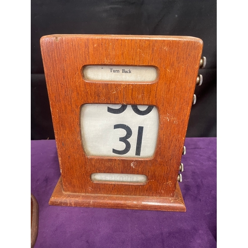 186 - Lot of four vintage items including table calendar