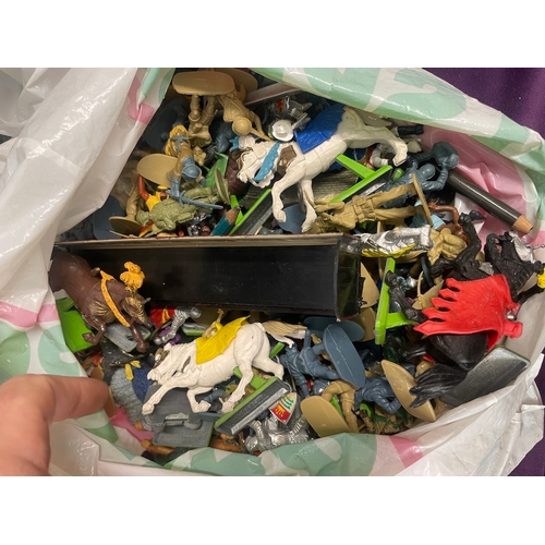 204 - Quantity of plastic military soldiers + die cast military vehicles including Dinky Toys