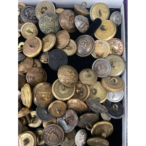 113 - Quantity of various Early - Mid 20th Century British and World Military Buttons