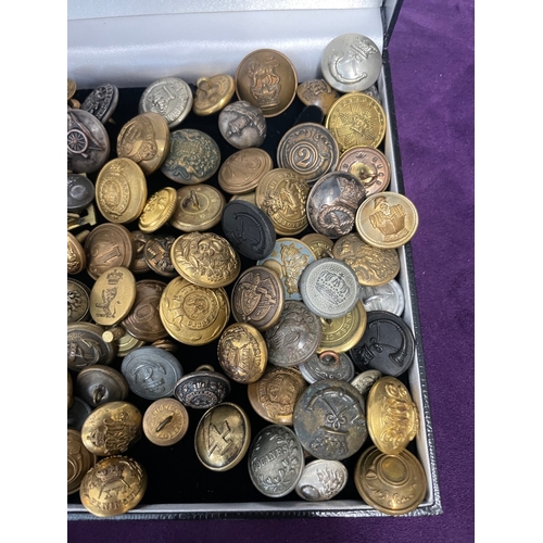 113 - Quantity of various Early - Mid 20th Century British and World Military Buttons