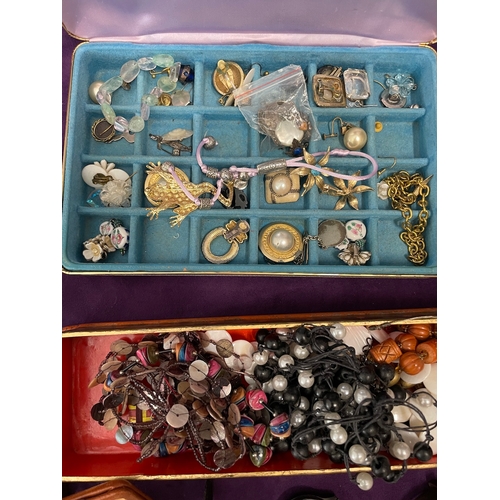 114 - Quantity of various vintage costume jewellery