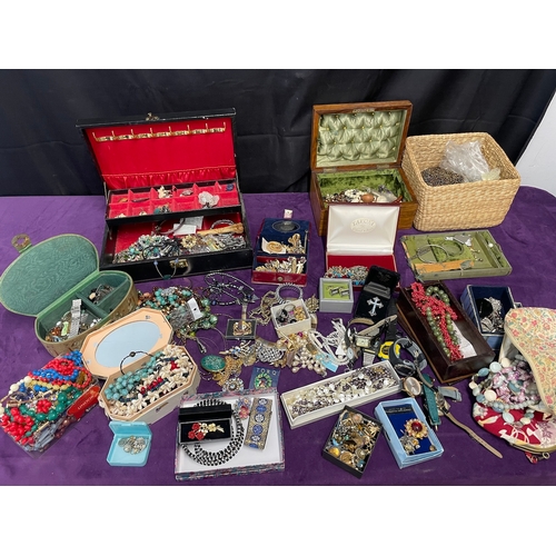 116 - Large quantity of various costume jewellery, watches and jewellery boxes