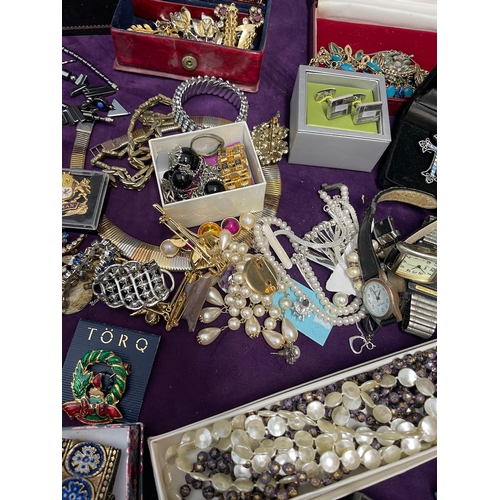 116 - Large quantity of various costume jewellery, watches and jewellery boxes