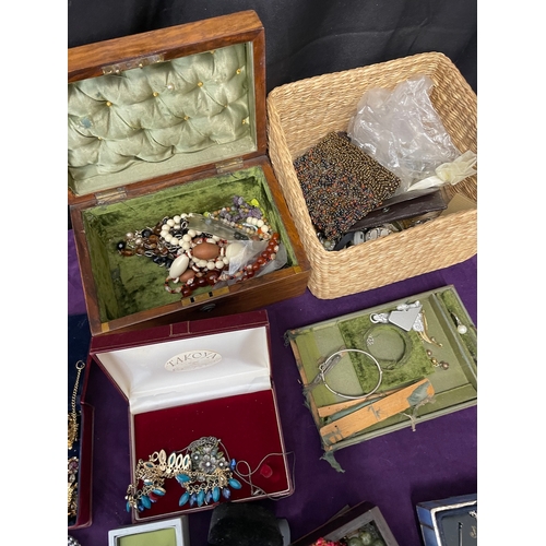 116 - Large quantity of various costume jewellery, watches and jewellery boxes