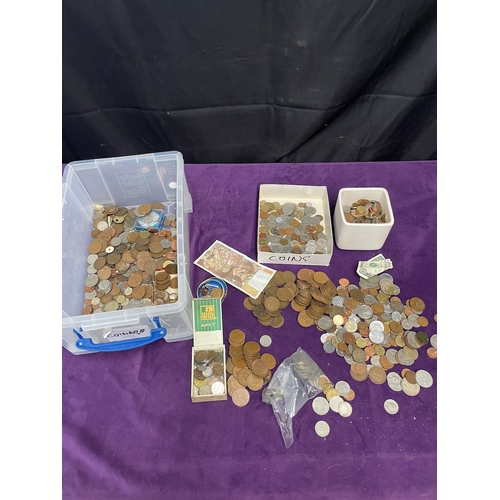 117 - Quantity of British and world coins / currency