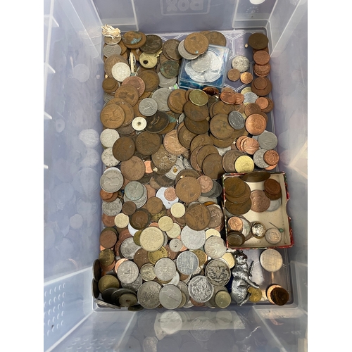 117 - Quantity of British and world coins / currency