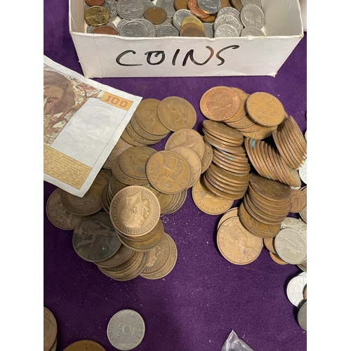 117 - Quantity of British and world coins / currency