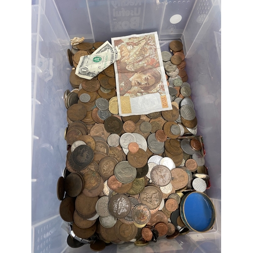 117 - Quantity of British and world coins / currency