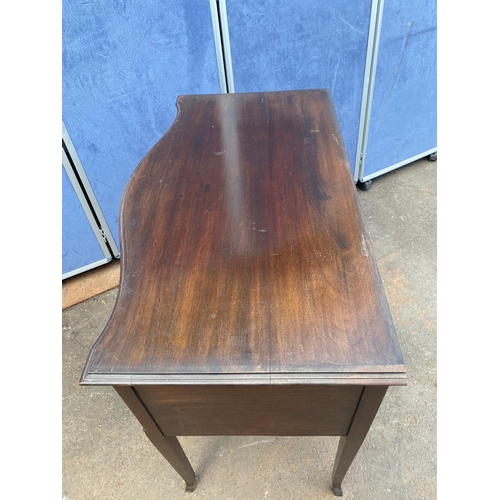 187 - Antique mahogany desk 

Dimensions - 36